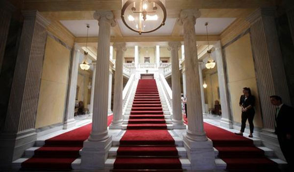 Οι προετοιμασίες για το επίσημο δείπνο στο Προεδρικό Μέγαρο