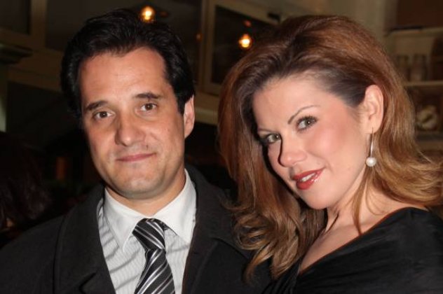 Η τούρτα – έκπληξη της Μανωλίδου στον Γεωργιάδη -ΒΙΝΤΕΟ