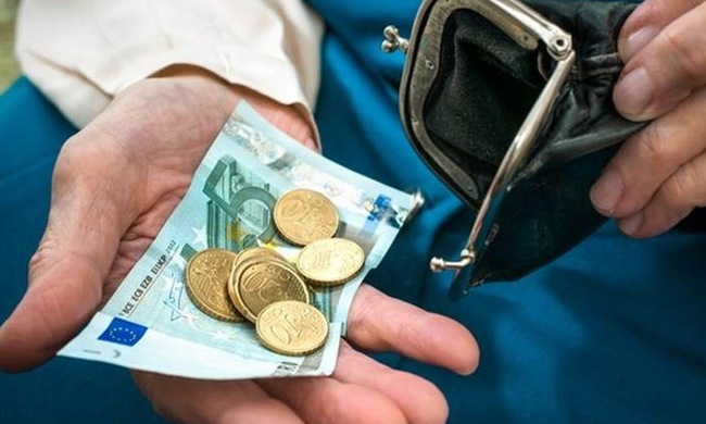 Νέο ψαλίδι 45% στο ΕΚΑΣ 240.000 χαμηλοσυνταξιούχων