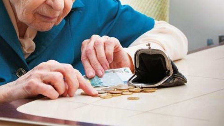 Τα επιδόματα στο στόχαστρο της τρόικας