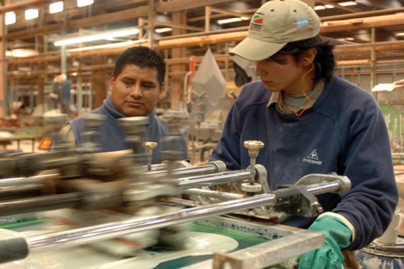 Αργεντινή: Σε πάγωμα των απολύσεων συμφώνησαν οι επιχειρηματίες της χώρας