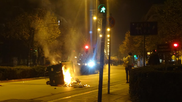 Πεδίο μάχης με έναν τραυματία αστυνομικό και στο κέντρο των Ιωαννίνων – ΦΩΤΟ