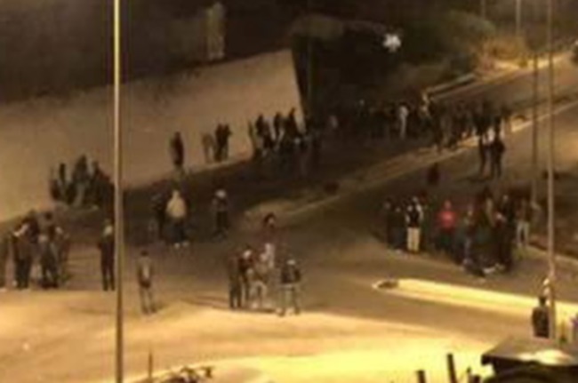 Συμπλοκές και επεισόδια στο hot spot Σάμου – ΦΩΤΟ