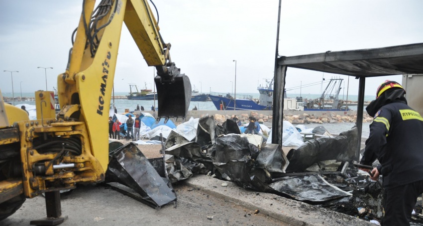 Χίος: Ξανά στις φλόγες ο καταυλισμός της Σούδας – ΒΙΝΤΕΟ