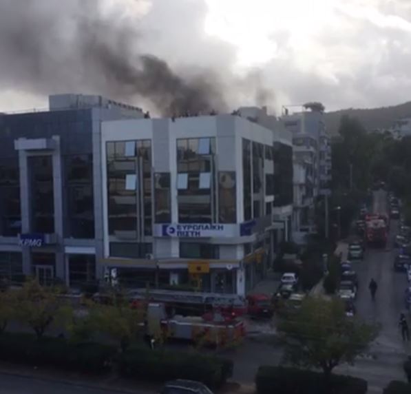 Φωτιά σε υπόγειο στην Αγία Παρασκευή – ΒΙΝΤΕΟ