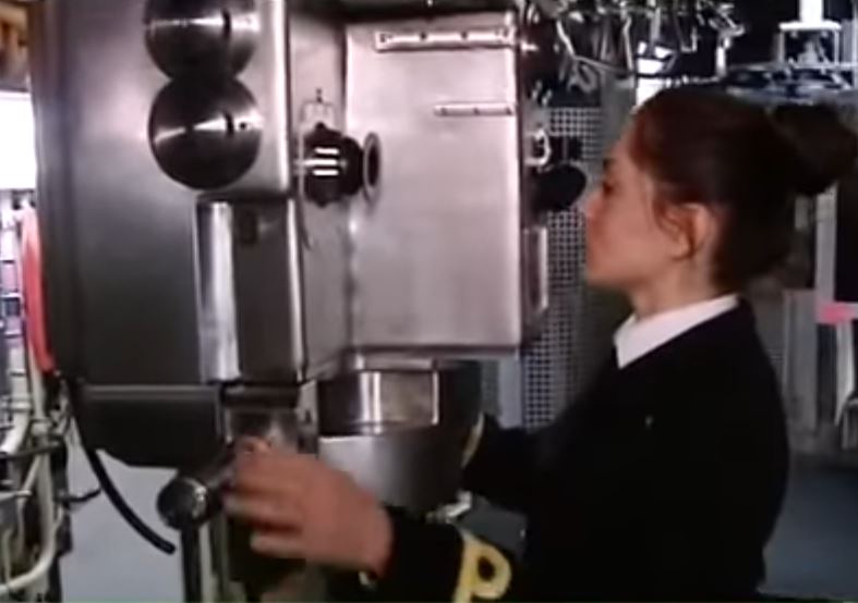 Αυτή είναι η πρώτη γυναίκα που υπηρετεί σε υποβρύχιο του Στόλου-ΒΙΝΤΕΟ