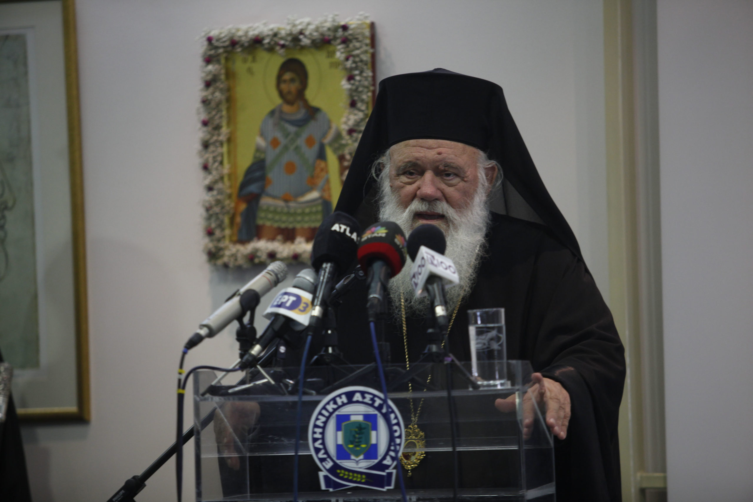 Ο Ιερώνυμος στα παιδιά: Μην ακολουθήσετε εμάς τους παλαιότερους…