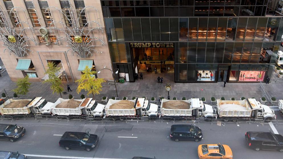 Ο Τραμπ “οχυρώνει” τον ουρανοξύστη του στο Μανχάταν – ΦΩΤΟ