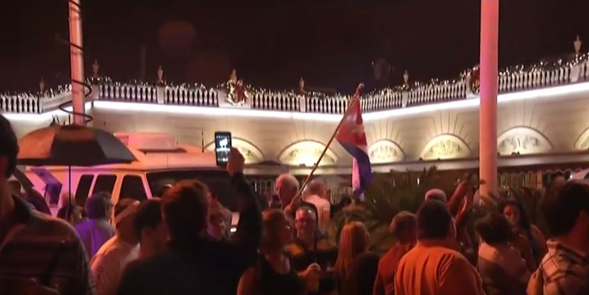 Αμερικανικό δίκτυο CBS: Πανηγυρίζουν στο Μαϊάμι για τον θάνατο του Κάστρο – ΒΙΝΤΕΟ