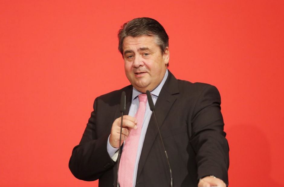 Spiegel: O Γκάμπριελ αμφισβητεί την πολιτική λιτότητας του Σόιμπλε