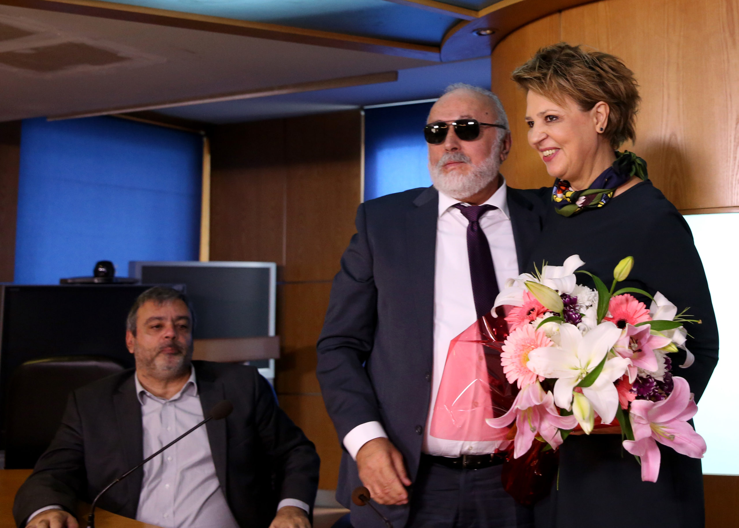 Ο Κουρουμπλής υποδέχθηκε την Γεροβασίλη με μια ανθοδέσμη – ΦΩΤΟ