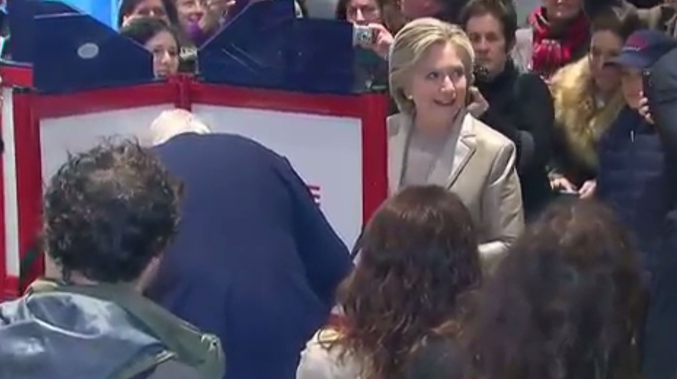 Ψήφισε στη Νέα Υόρκη η Χίλαρι Κλίντον – ΒΙΝΤΕΟ