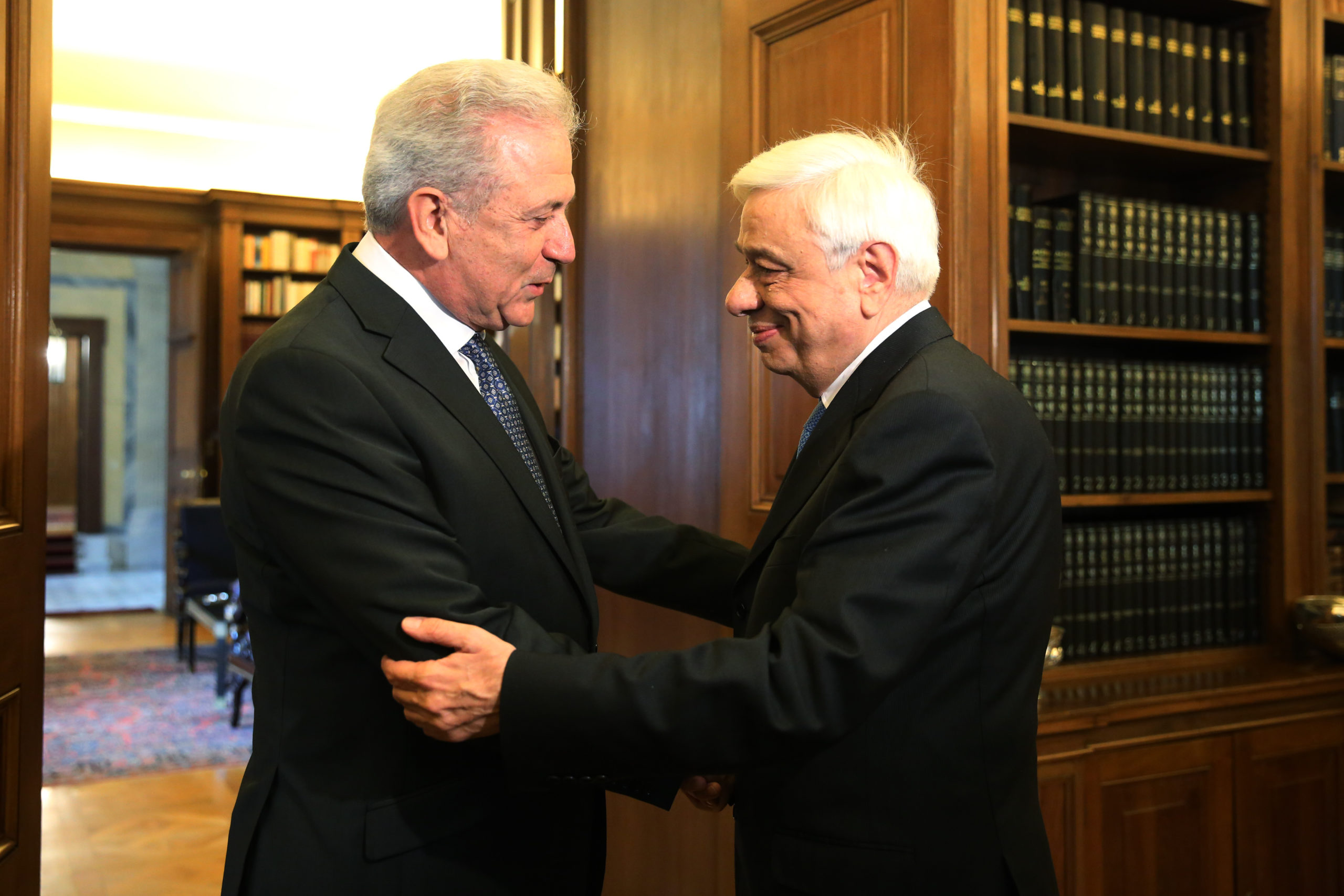 Στο Προεδρικό Μέγαρο ο Δημήτρης Αβραμόπουλος – ΦΩΤΟ