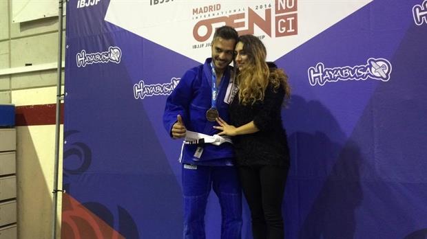 Παραμυθένια πρόταση γάμου πάνω στο βάθρο των νικητών – ΒΙΝΤΕΟ