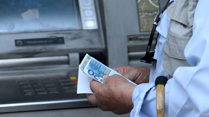 Εγκύκλιος-βόμβα: Μειώσεις 26% στις νέες συντάξεις των δημοσίων υπαλλήλων