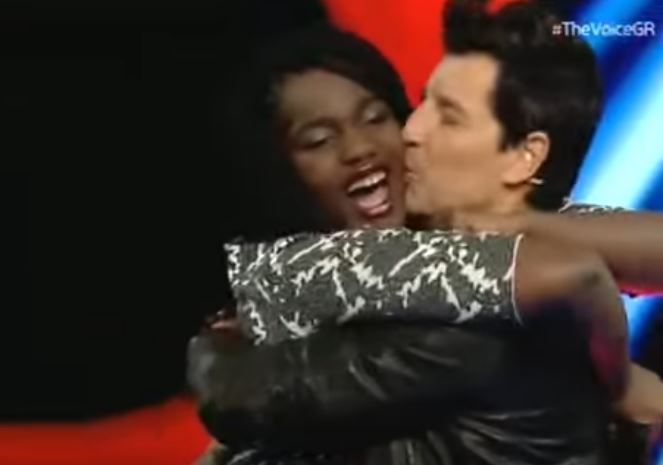 Το φιλί του Ρουβά στη 16χρονη διαγωνιζόμενη από τη Νιγηρία – BINTEO