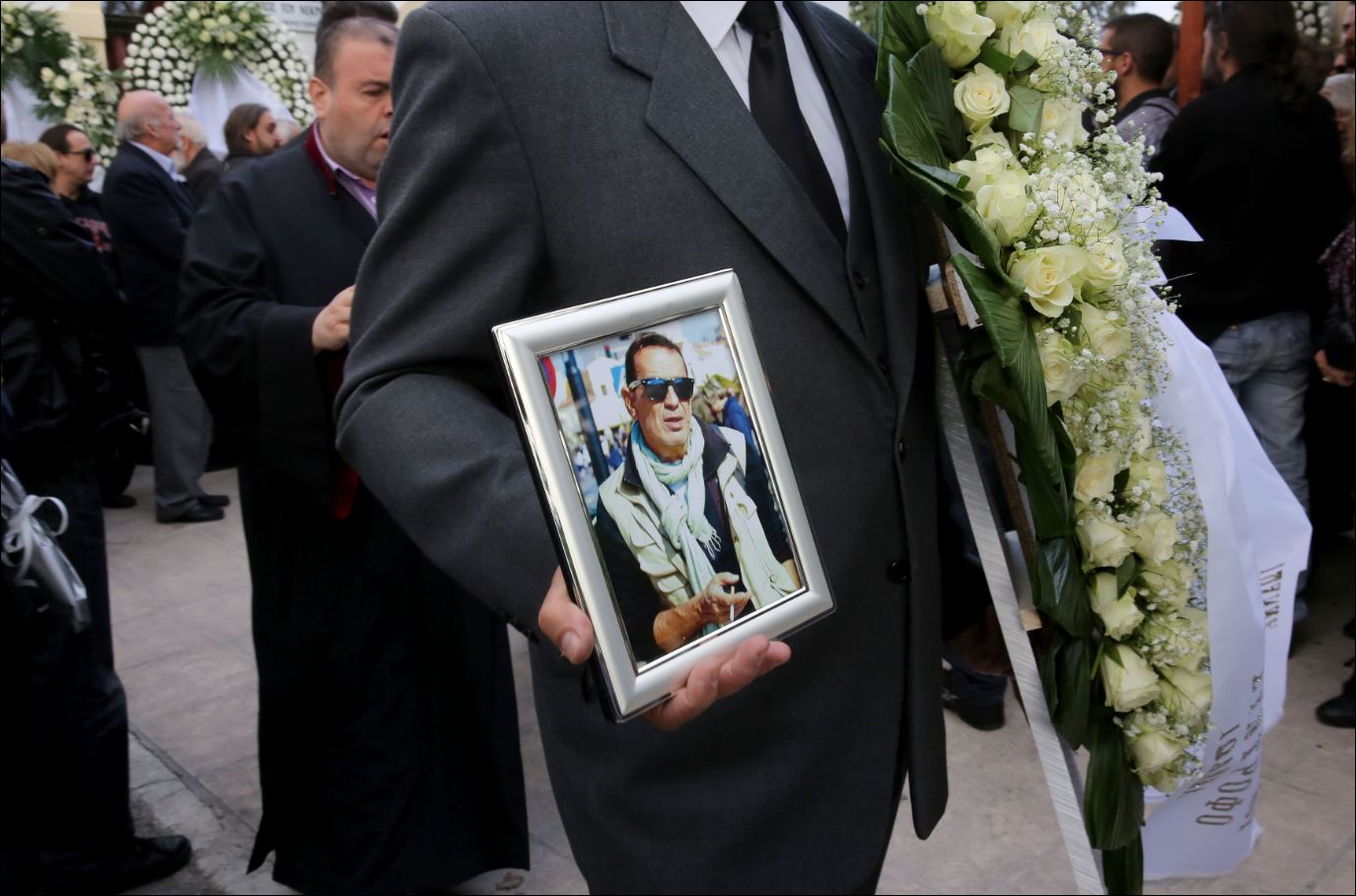 Σε κλίμα οδύνης το τελευταίο αντίο στον Γιώργο Γεωργιάδη – ΦΩΤΟ