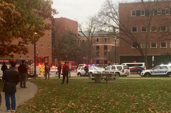 ΑΠΕΥΘΕΙΑΣ – Εικόνες από το σημείο των πυροβολισμών στο πανεπιστήμιο του Οχάιο