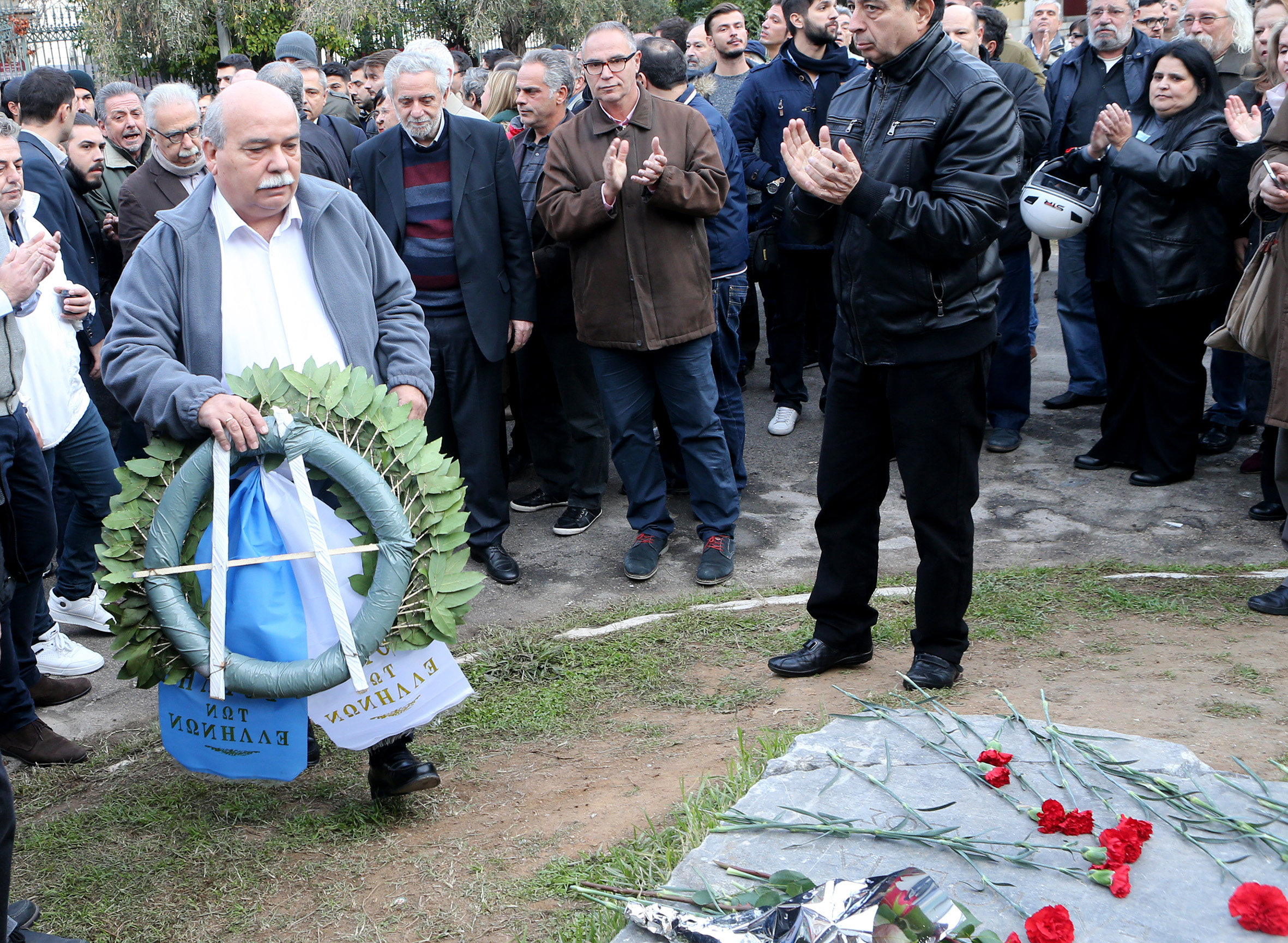 Βούτσης, Γαβρόγλου και Φίλης κατέθεσαν στεφάνια στο Πολυτεχνείο – ΦΩΤΟ
