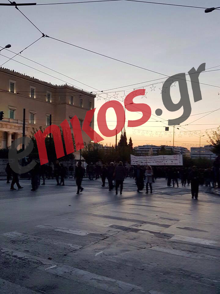 Στη Βουλή η πορεία για το Πολυτεχνείο – ΤΩΡΑ – ΦΩΤΟ