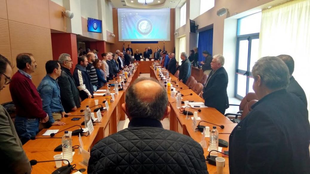 Μεσίστιες οι σημαίες στην Περιφέρεια Δυτικής Ελλάδας για τον θάνατο του Κωστή Στεφανόπουλου