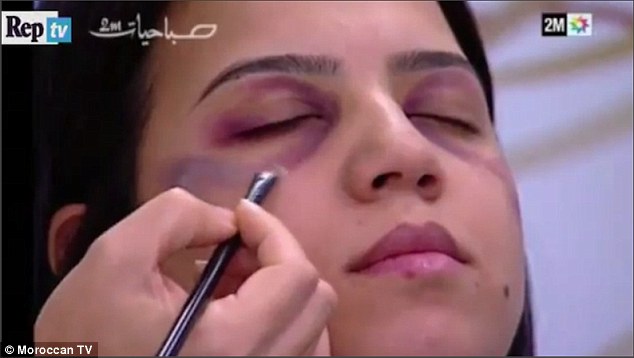 Σάλος στο Μαρόκο – Εκπομπή δίνει οδηγίες για μακιγιάζ σε γυναίκες θύματα ξυλοδαρμού – ΒΙΝΤΕΟ