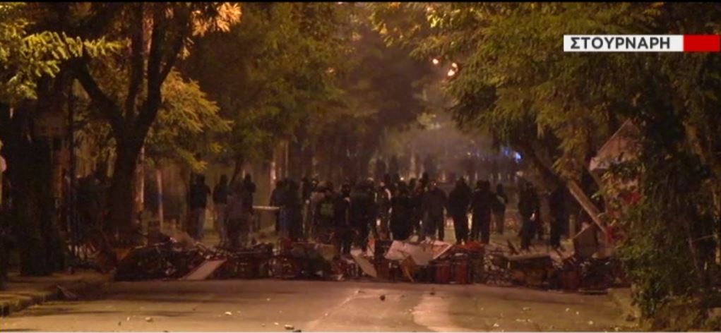 Οδοφράγματα στην οδό Στουρνάρη – ΦΩΤΟ – ΤΩΡΑ