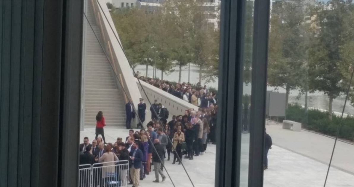 Με μικρή καθυστέρηση η ομιλία του Ομπάμα – Ουρές έξω από το Ίδρυμα “Σταύρος Νιάρχος” – ΦΩΤΟ