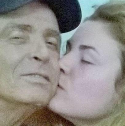 Η συγκινητική ΦΩΤΟ που ανέβασε στο Facebook η κόρη του Γιώργου Βασιλείου