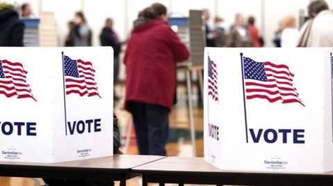 Ατελείωτες ουρές έξω από τα εκλογικά τμήματα στις ΗΠΑ – ΦΩΤΟ
