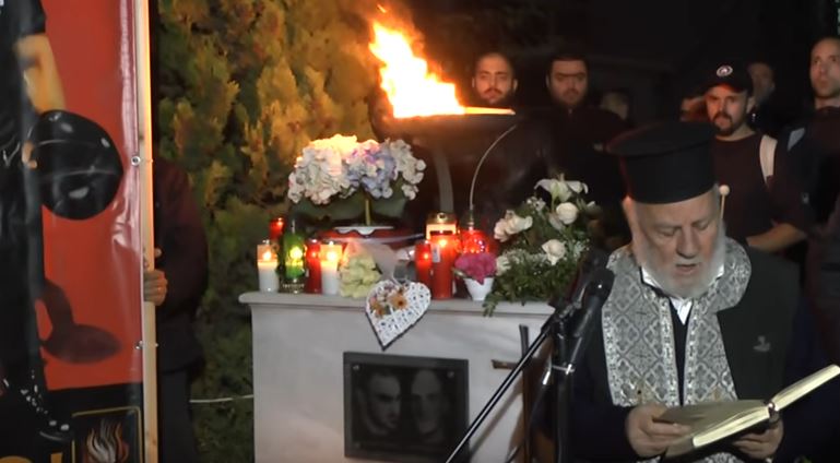 Ο προκλητικός ιερέας που προσευχήθηκε για τον «θεάρεστο αγώνα» της XA – BINTEO