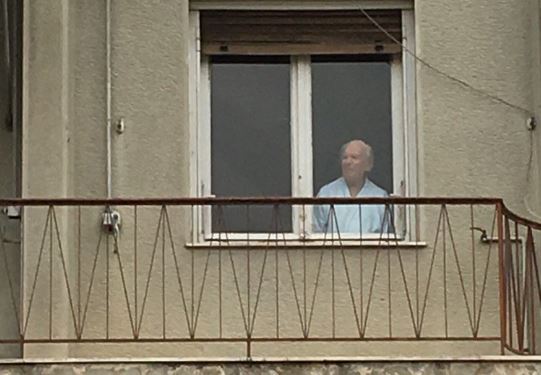 Ο ρεπόρτερ του Λευκού Οίκου που «τρελάθηκε» με τον παππού και το μπουρνούζι – ΦΩΤΟ