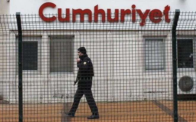 “Δεν θα παραδοθούμε” ο τίτλος της τουρκικής Cumhuriyet που στέλνει μήνυμα στον Ερντογάν