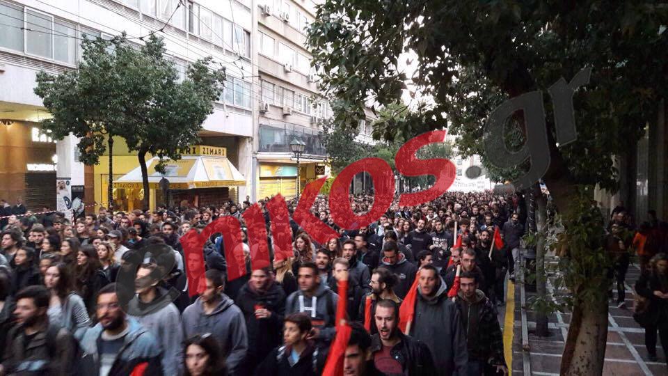 Σε εξέλιξη η πορεία για το Πολυτεχνείο – ΤΩΡΑ – ΦΩΤΟ