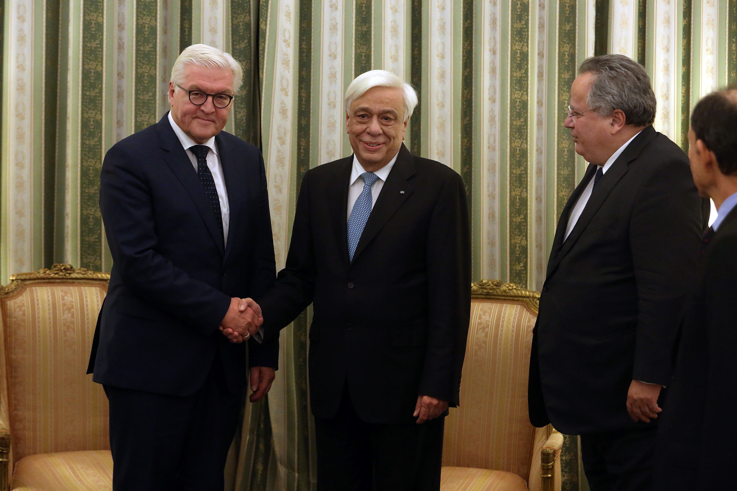 Οικονομία και εθνικά θέματα στο επίκεντρο της συνάντησης Παυλόπουλου – Σταϊνμάγερ