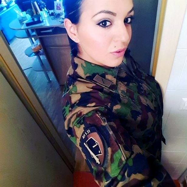 Ξεσηκώνουν με τις selfie τους οι στρατιωτίνες της Ελβετίας – ΦΩΤΟ