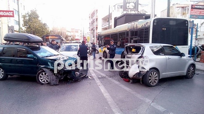 Καραμπόλα στο Ίλιον με έναν τραυματία – ΒΙΝΤΕΟ – ΦΩΤΟ
