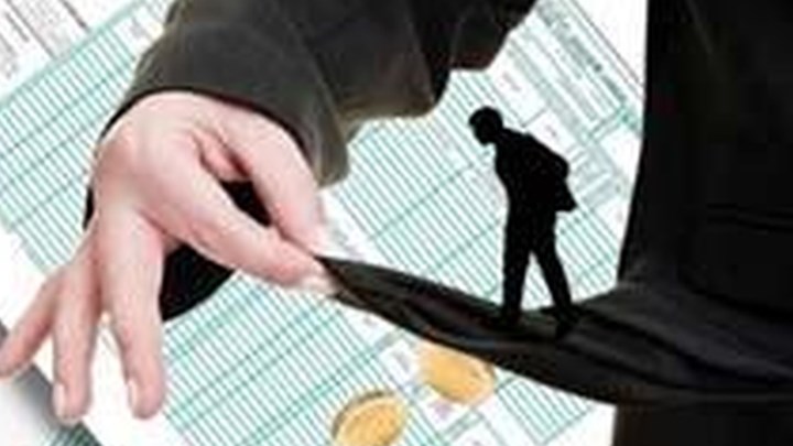 «Φοροθύελλα» 4 δισ. ευρώ μέχρι το τέλος του έτους – Αδειάζουν οι τσέπες των νοικοκυριών
