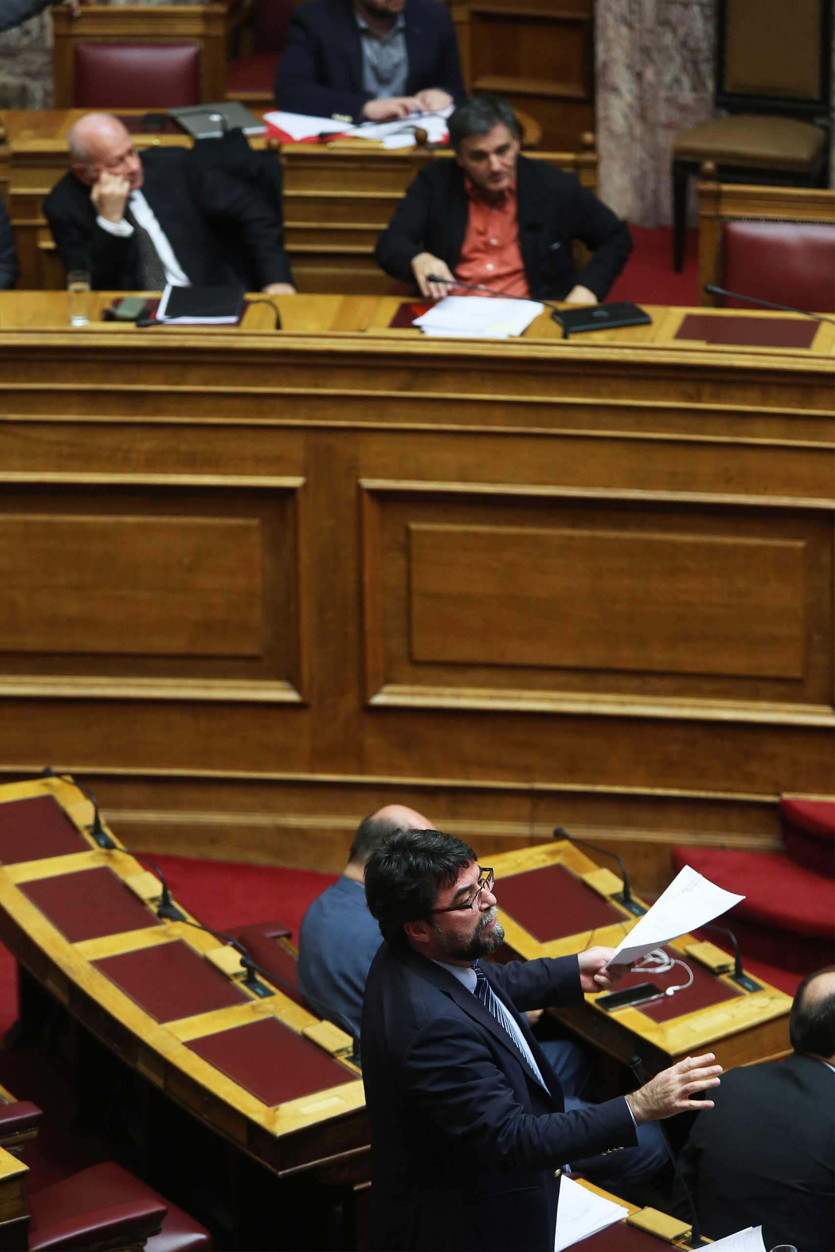 Νέα κόντρα Τσακαλώτου – Οικονόμου στη Βουλή – ΒΙΝΤΕΟ