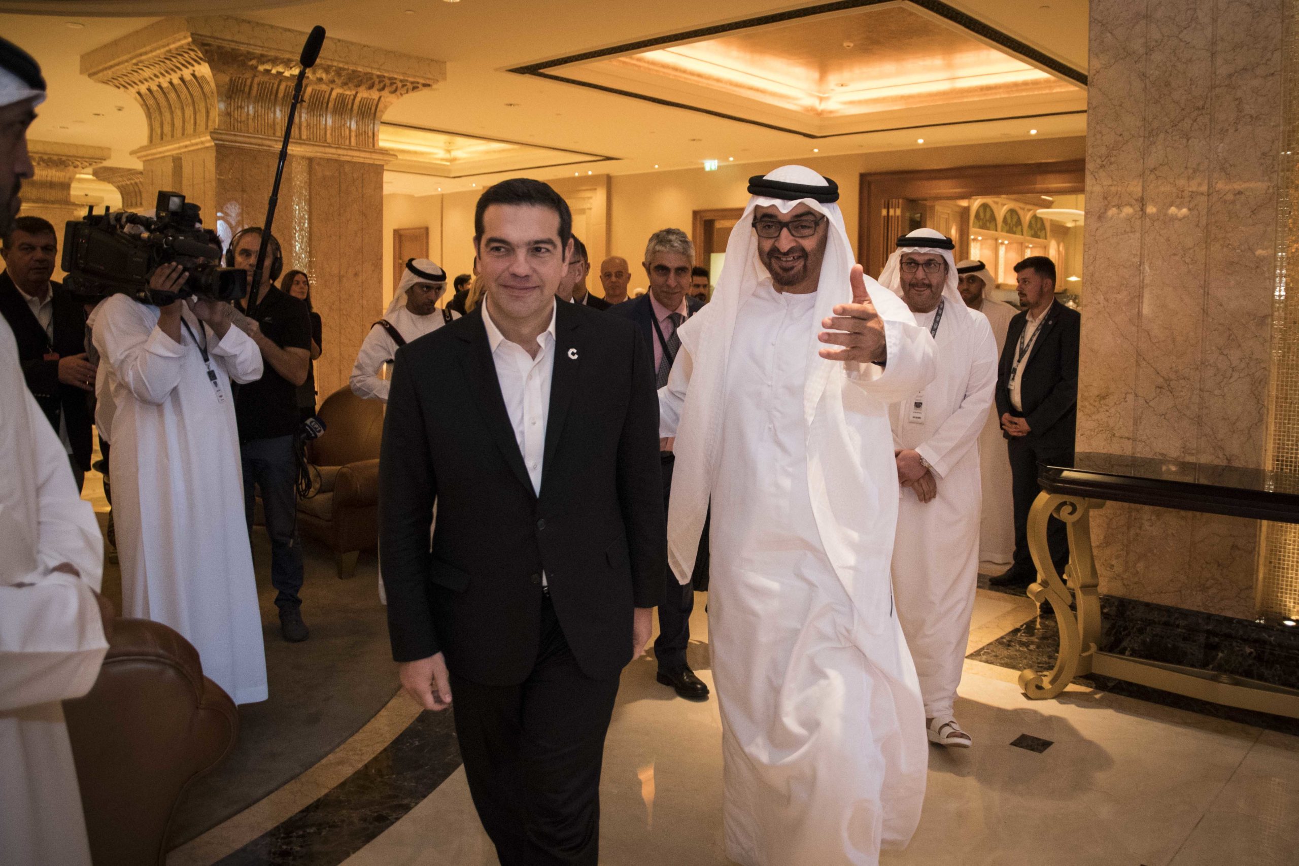 ΦΩΤΟ από τη συνάντηση του Τσίπρα με τον διάδοχο του θρόνου του Άμπου Ντάμπι