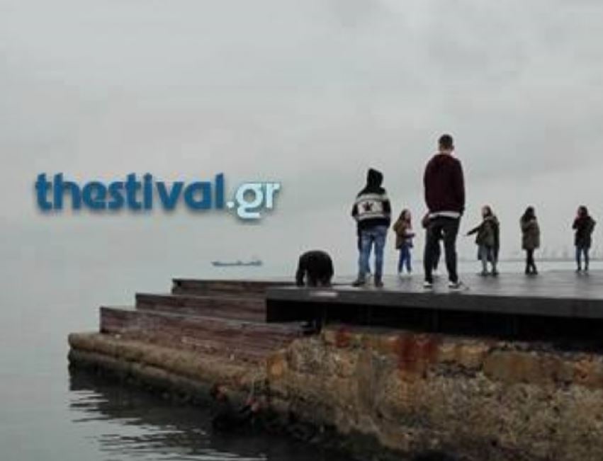 Άνδρας έπεσε στα νερά του Θερμαϊκού – ΦΩΤΟ