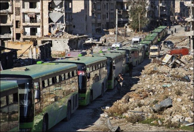 Συρία: Έφυγαν περίπου δέκα λεωφορεία με αμάχους