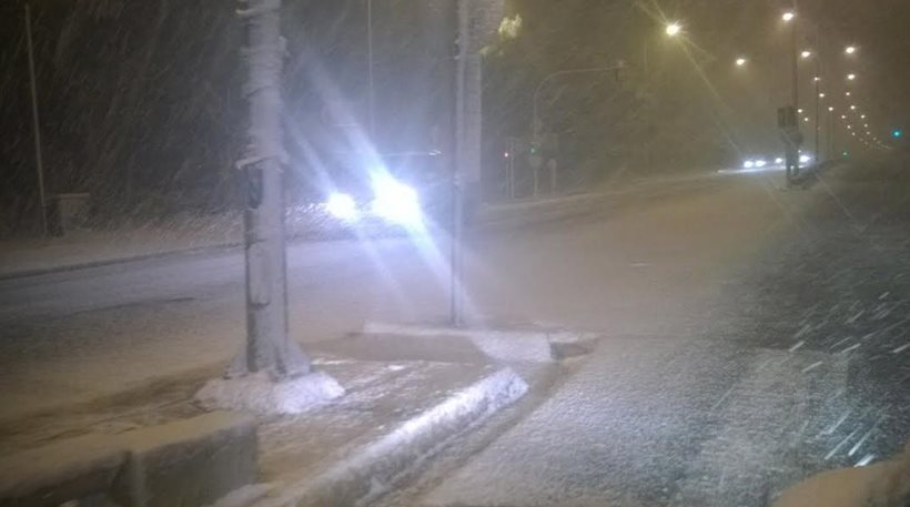 Ποιοι δρόμοι είναι κλειστοί στην Αττική λόγω του χιονιά – ΤΩΡΑ