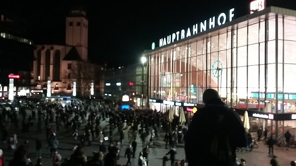ΦΩΤΟ από την εκκένωση του σταθμού στην Κολωνία