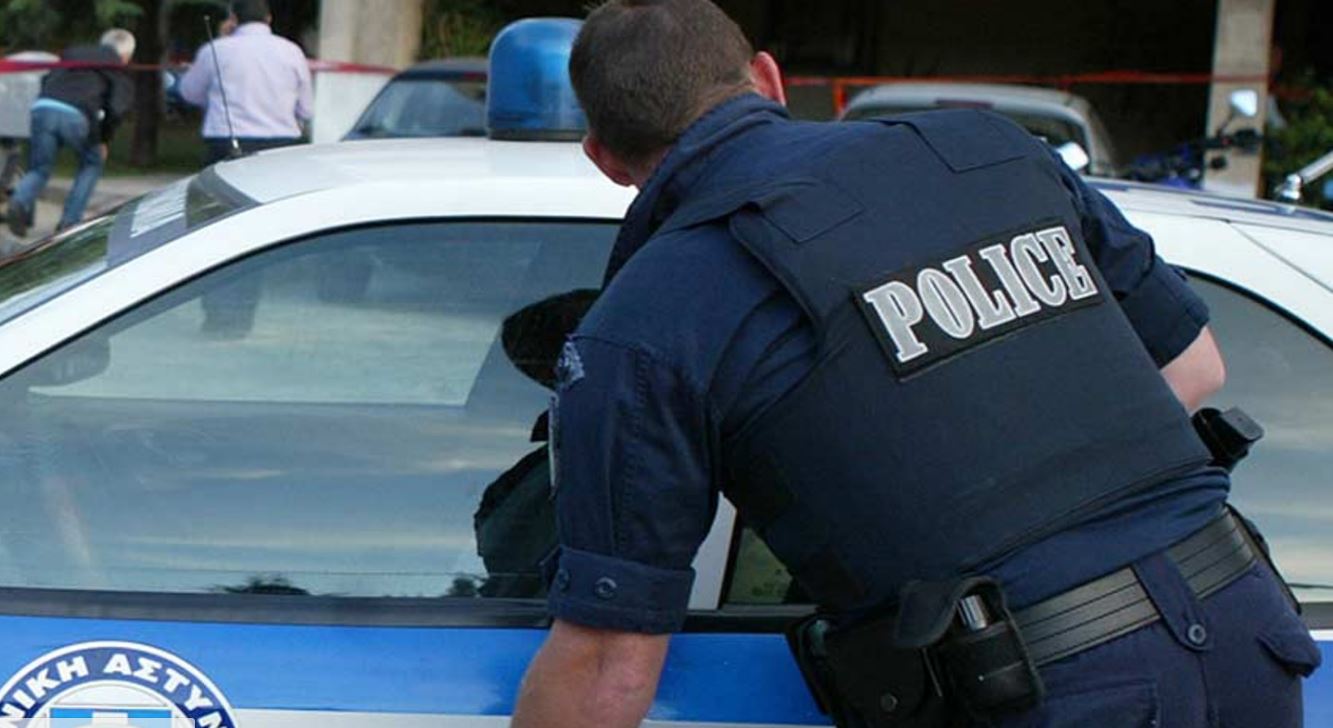 Σοκ στα Άνω Λιόσια – Έβαλε την κόρη του να δει αισθησιακή ταινία και ασέλγησε εις βάρος της