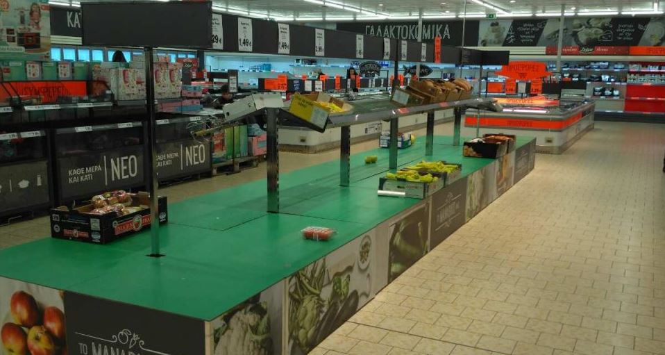 Άδεια ράφια στα σούπερ μάρκετ του Ηρακλείου – ΦΩΤΟ
