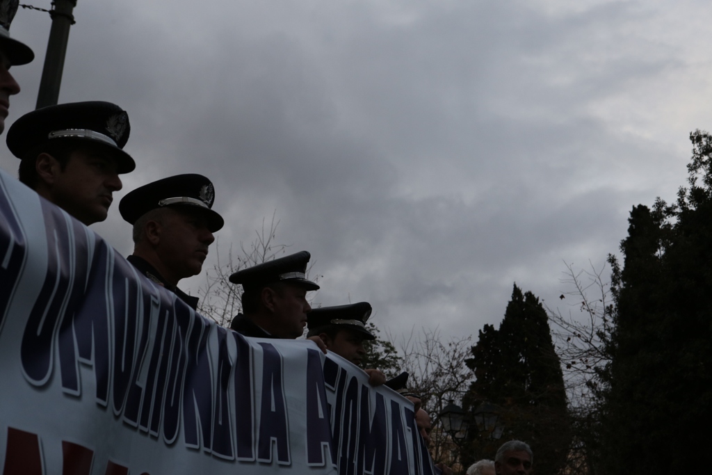 Η επιστολή των ενστόλων στον Τσίπρα: Αφήστε τα πελατάκια σας, είμαστε κι εμείς εδώ