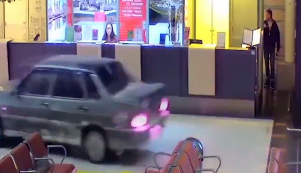 Μεθυσμένος οδηγός στη Ρωσία βγήκε… βόλτα σε αεροδρόμιο – ΒΙΝΤΕΟ