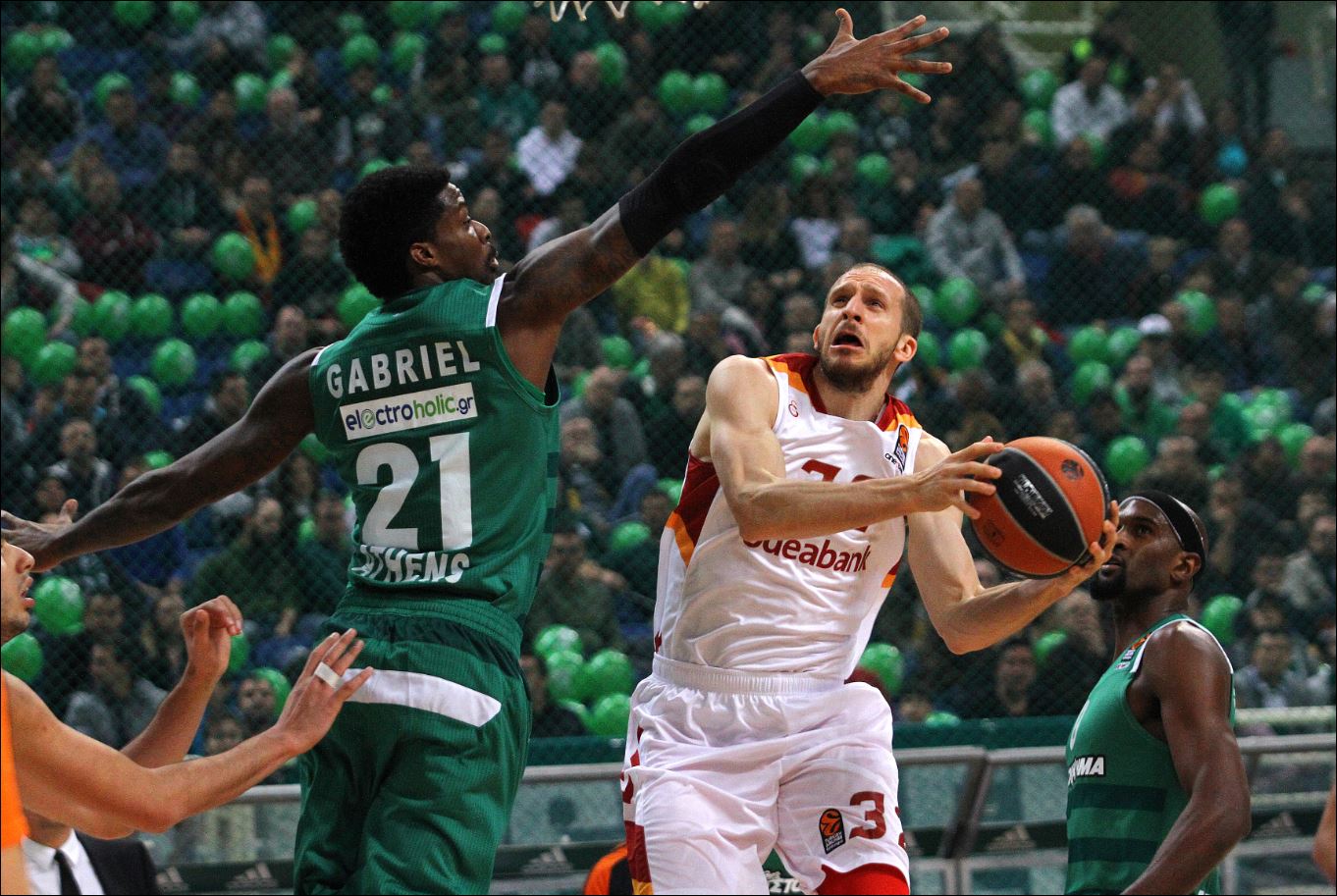 Παναθηναϊκός – Γαλατασαράι 64-45 (30′)