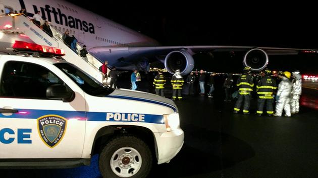 Αναγκαστική προσγείωση αεροσκάφους στη Νέα Υόρκη μετά από τηλεφώνημα για βόμβα